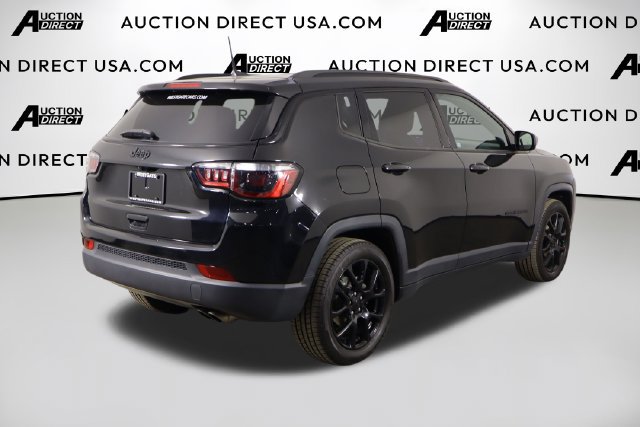 Used 2022 Jeep Compass Latitude FWD image 38