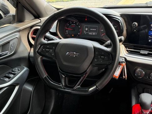 Used 2025 Chevrolet Trax RS w/ Driver Confidence Package FWD image 14