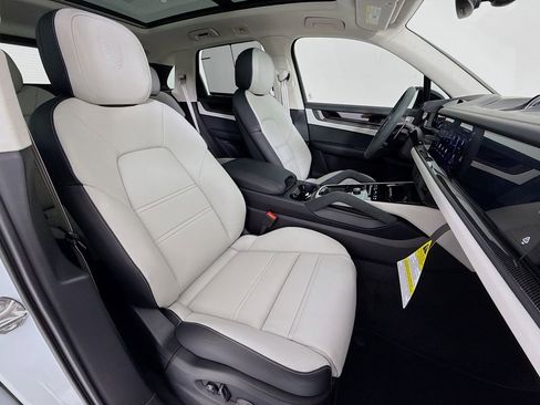 Certified 2026 Porsche Cayenne GTS AWD/4WD image 33