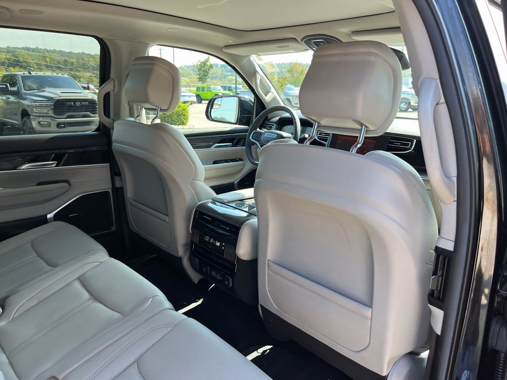 Used 2022 Jeep Wagoneer Series II w/ Premium Group I AWD/4WD image 24