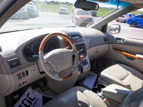 Used 2006 Toyota Sienna XLE Limited FWD image 2
