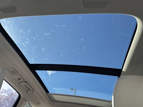 Certified 2025 Volvo XC60 T8 Plus w/ Protection Package Premier image 28