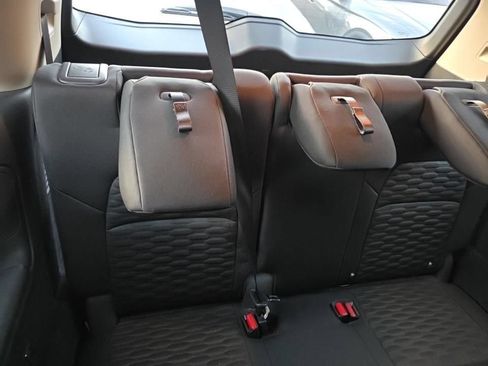 Used 2022 Nissan Pathfinder SV AWD/4WD image 15