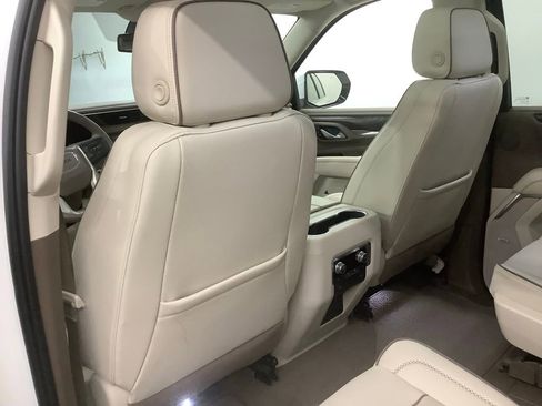 Used 2022 GMC Yukon XL Denali AWD/4WD image 9
