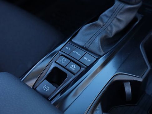 Used 2025 Toyota Camry LE image 14