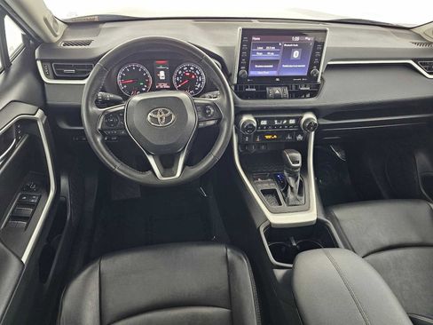 Used 2022 Toyota RAV4 XLE Premium image 18