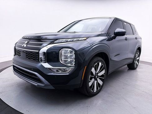 New 2025 Mitsubishi Outlander SE image 3