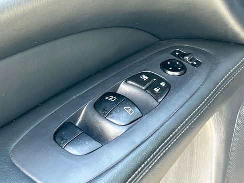 Used 2017 Nissan Pathfinder Platinum w/ Family Entertainment Package FWD image 28