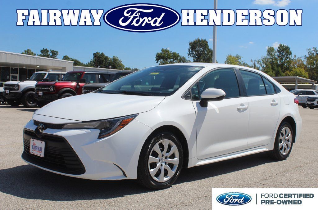 Used 2025 Toyota Corolla LE FWD image 1