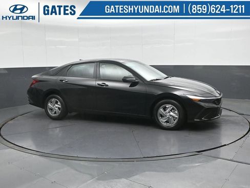 New 2026 Hyundai Elantra SE image 1