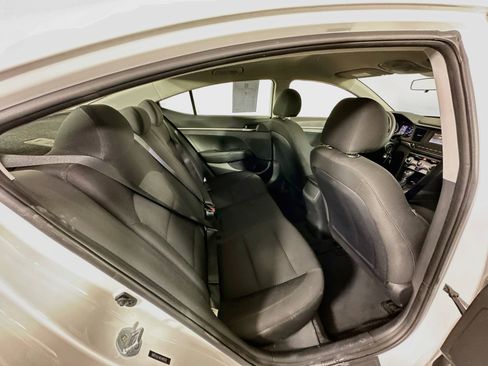 Used 2019 Hyundai Elantra SE w/ Cargo Package FWD image 28