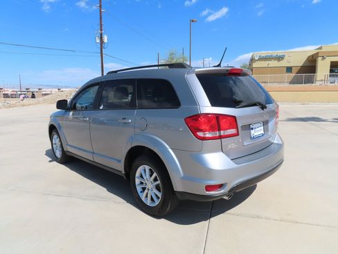 Used 2017 Dodge Journey SXT w/ Comfort/Convenience Group FWD image 7