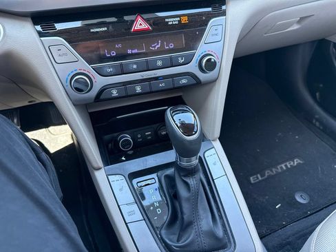 Used 2017 Hyundai Elantra Value Edition FWD image 21