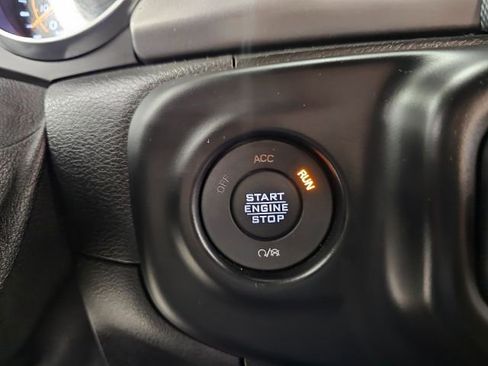 Used 2021 Jeep Gladiator Sport image 15