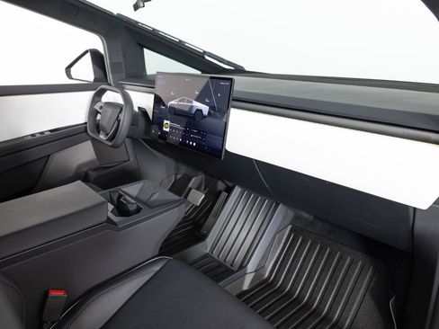 Used 2024 Tesla Cybertruck AWD Crew Cab image 25