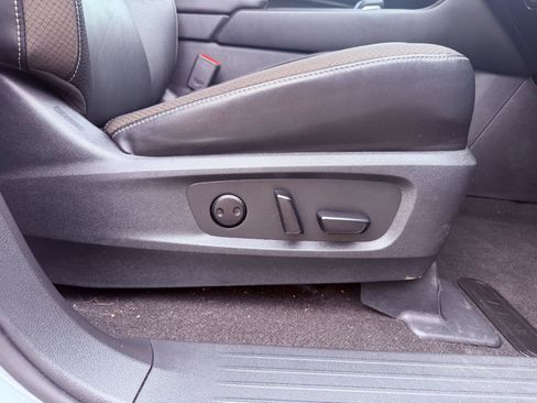 Used 2024 Nissan Pathfinder SL AWD/4WD image 31