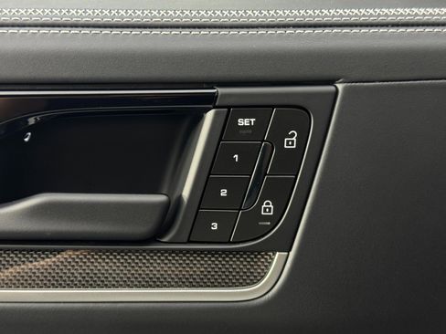 Used 2024 Porsche Cayenne Turbo image 18