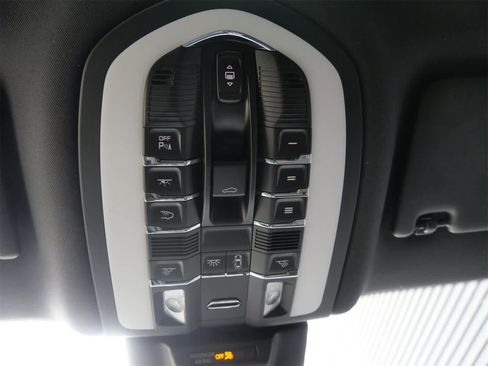 New 2026 Porsche Macan image 22