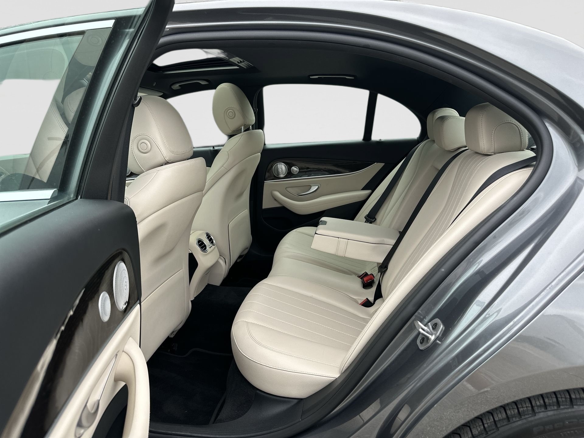 Used 2020 Mercedes-Benz E 350 Sedan image 25