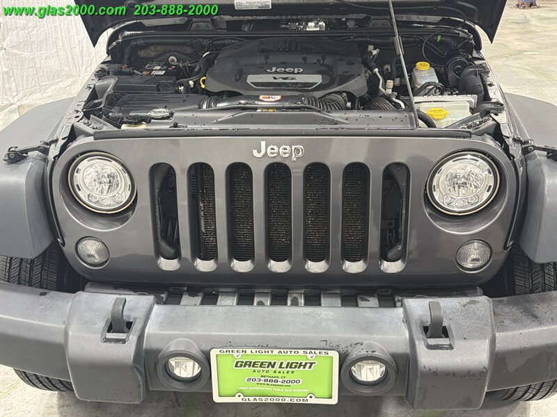 Used 2017 Jeep Wrangler Unlimited Sport w/ Connectivity Group AWD/4WD image 18