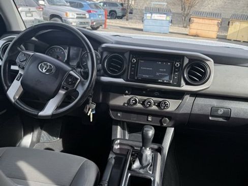 Used 2017 Toyota Tacoma SR5 image 28