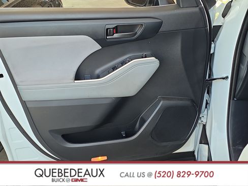 Used 2023 Toyota Highlander LE FWD image 9