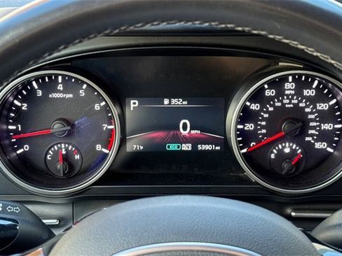 Used 2024 Kia Carnival LX image 38