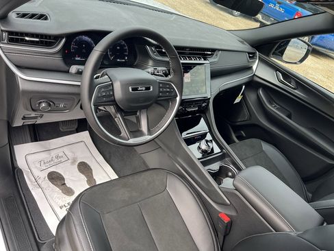 New 2025 Jeep Grand Cherokee L Altitude image 27