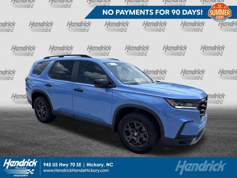 Used 2024 Honda Pilot TrailSport image 1