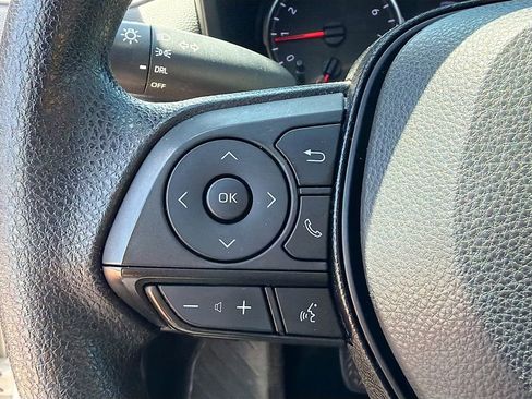 Used 2021 Toyota RAV4 LE FWD image 30