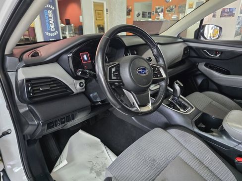 Used 2022 Subaru Outback Premium image 8