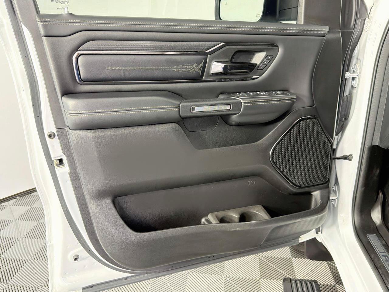 Used 2022 RAM 1500 Limited w/ Body-Colour Bumper Group AWD/4WD image 18