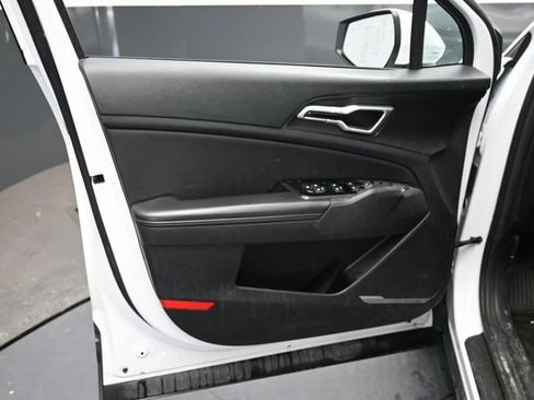 Used 2024 Kia Sportage EX FWD image 11