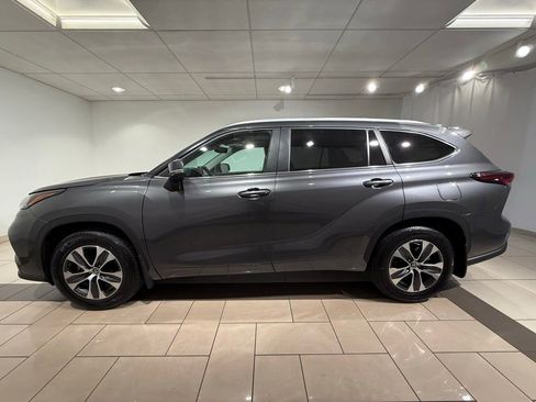 Certified 2025 Toyota Highlander XLE AWD/4WD image 2