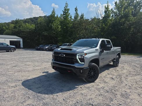 Used 2025 Chevrolet Silverado 2500 LT w/ Trail Boss Package AWD/4WD image 2