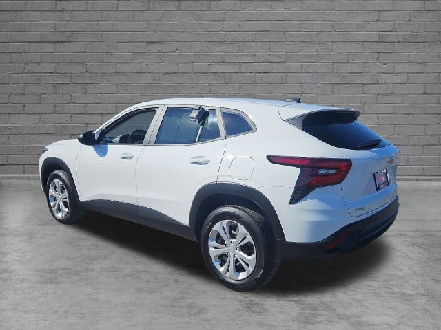 Used 2025 Chevrolet Trax LS FWD image 3
