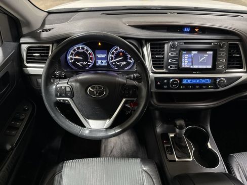 Used 2015 Toyota Highlander Plus AWD/4WD image 11