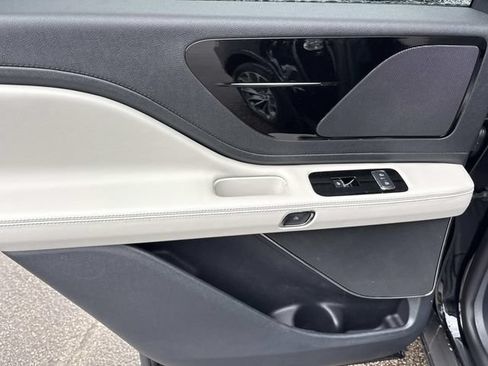 New 2026 Lincoln Aviator AWD w/ Jet Appearance Package image 20