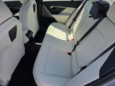 Used 2027 BMW 530i RWD image 11