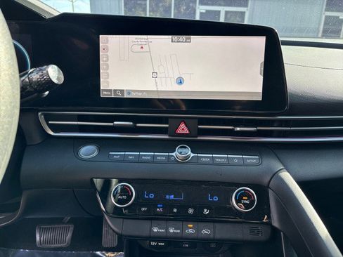 Used 2024 Hyundai Elantra SEL image 17