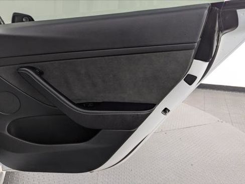 Used 2022 Tesla Model 3 image 18