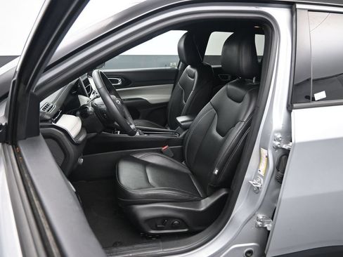 Used 2025 Jeep Compass Limited AWD/4WD image 21