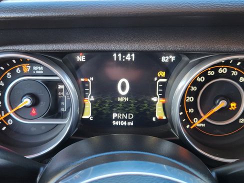 Used 2018 Jeep Wrangler Unlimited Sahara AWD/4WD image 16