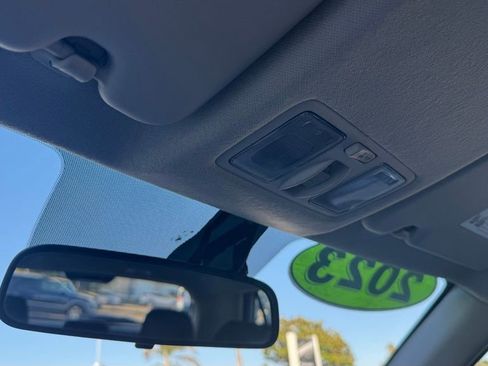 Used 2023 Hyundai Venue SEL image 23