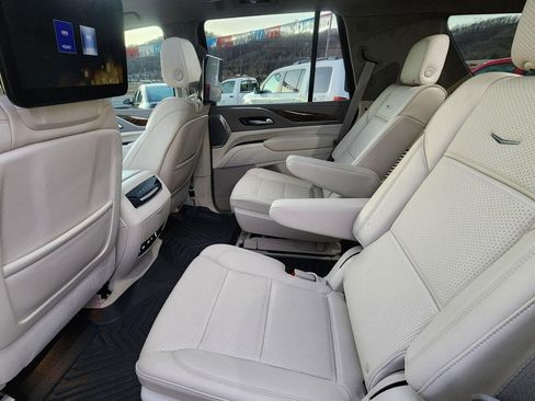 Used 2023 Cadillac Escalade Premium Luxury Platinum w/ LPO, Radiant Package AWD/4WD image 8
