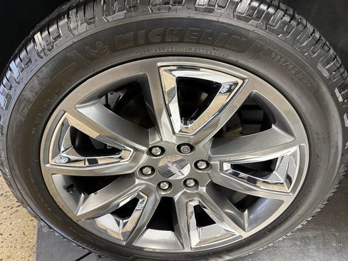 Used 2017 Chevrolet Suburban Premier image 29