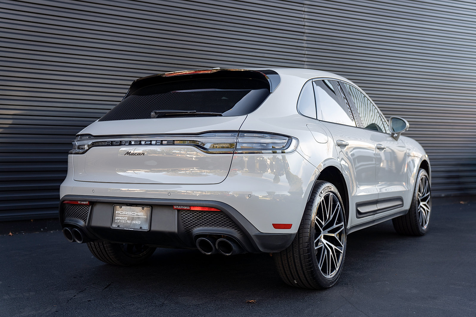 Certified 2023 Porsche Macan AWD/4WD image 27