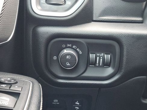 Used 2022 RAM 1500 Laramie AWD/4WD image 22