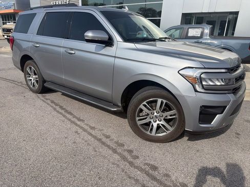 Used 2023 Ford Expedition XLT image 1
