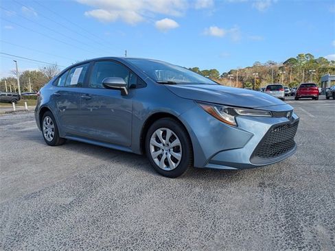 Used 2022 Toyota Corolla LE image 2